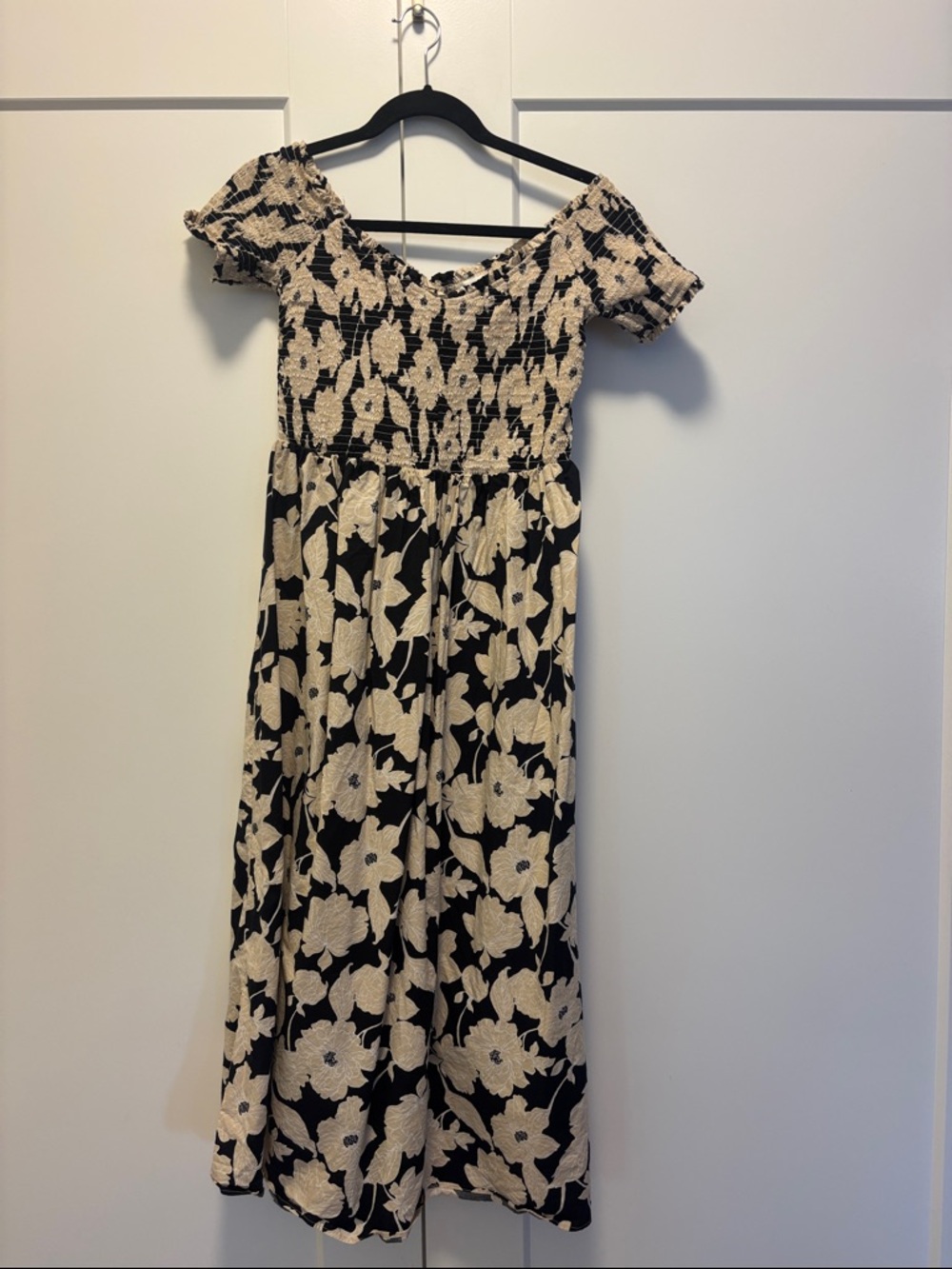 Off-Shoulder Black and Cream Floral Midi Dress H&M L